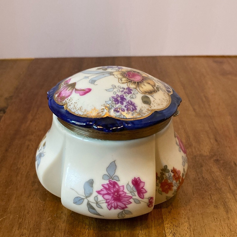 FW & Co Vintage Hand Painted Floral‎ Porcelain Hinged Trinket Box England - Picture 11 of 14